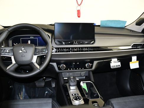 New 2026 Mitsubishi Outlander SE AWD/4WD image 11