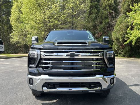 New 2026 Chevrolet Silverado 3500 LTZ w/ LTZ Convenience Package AWD/4WD image 3