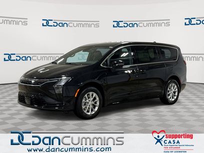 New 2027 Chrysler Pacifica Select w/ Family Tech Group