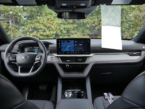 Certified 2025 Ford Explorer ST-Line w/ ST-Line Street Pack image 9