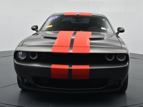 Used 2019 Dodge Challenger SXT w/ Blacktop Package RWD image 3