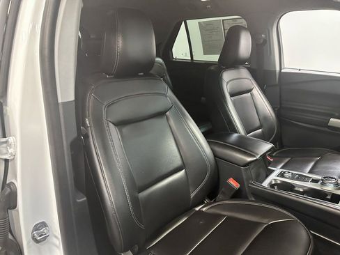 Used 2022 Ford Explorer XLT image 88