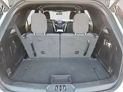 Used 2020 Ford Explorer XLT RWD image 6