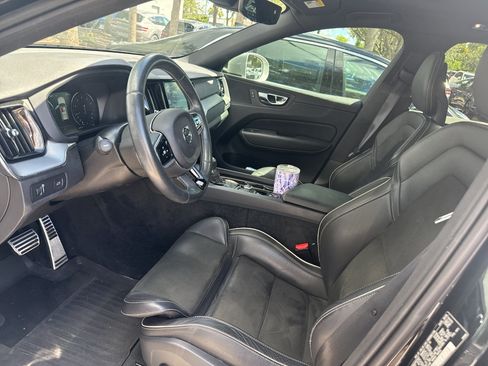 Used 2018 Volvo XC60 T5 R-Design w/ Convenience Package AWD/4WD image 4