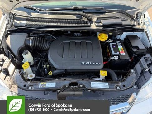 Used 2016 Dodge Grand Caravan SE FWD image 32