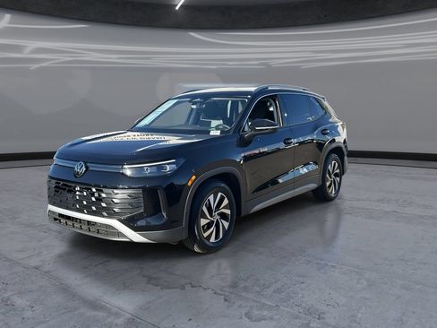 Certified 2026 Volkswagen Tiguan S FWD image 3