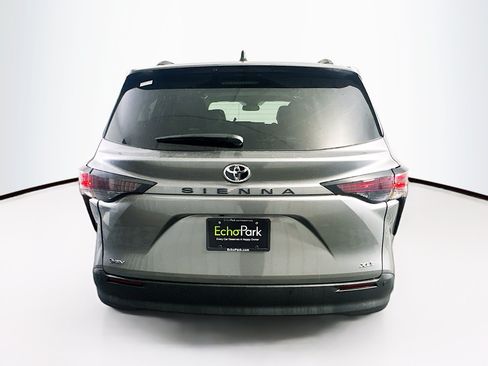 Used 2026 Toyota Sienna XLE FWD image 7