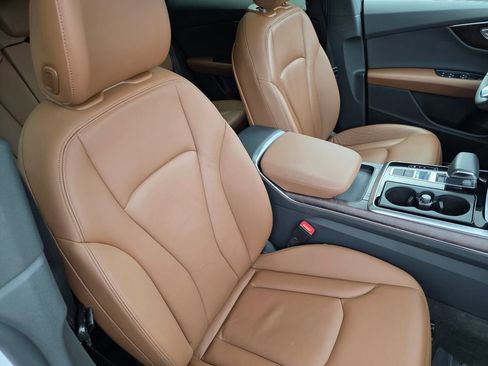 Used 2019 Audi Q8 Premium image 27