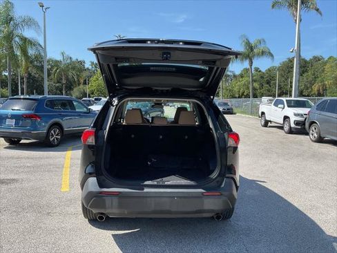 Used 2020 Toyota RAV4 LE FWD image 8
