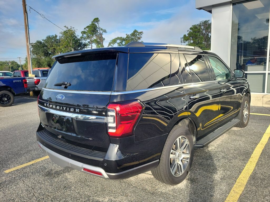 Used 2024 Ford Expedition Limited RWD image 3