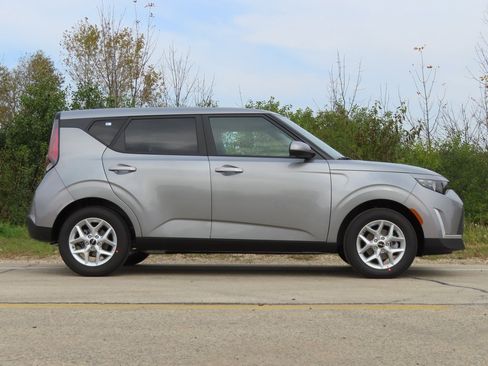 New 2025 Kia Soul LX image 2