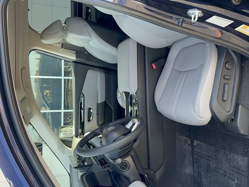 Used 2025 Honda Pilot Touring image 10