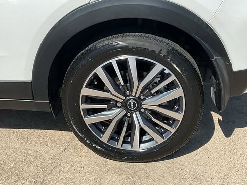 Used 2024 Nissan Kicks SV image 8