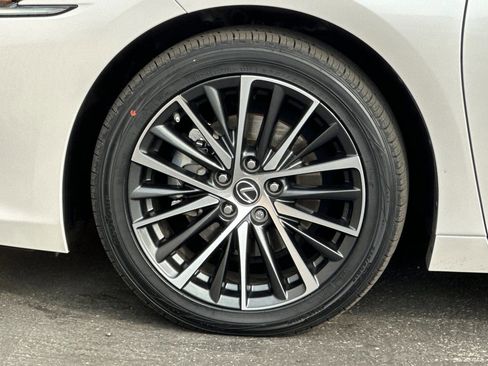 Certified 2024 Lexus ES 350 w/ Premium Package image 29