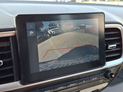 Used 2025 Hyundai Venue SEL FWD image 19