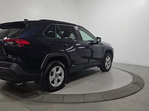 Used 2021 Toyota RAV4 XLE w/ Convenience Package image 5