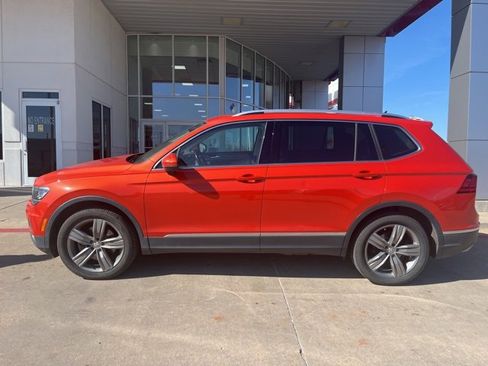 Used 2018 Volkswagen Tiguan SEL Premium image 3