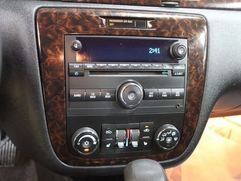 Used 2015 Chevrolet Impala LTZ FWD image 17