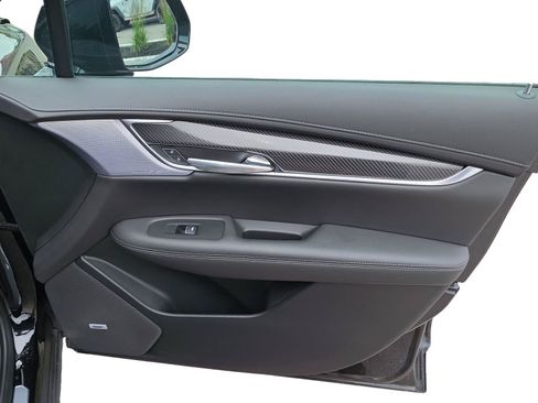 Used 2025 Cadillac XT6 Sport w/ LPO, Floor Liner Package AWD/4WD image 28