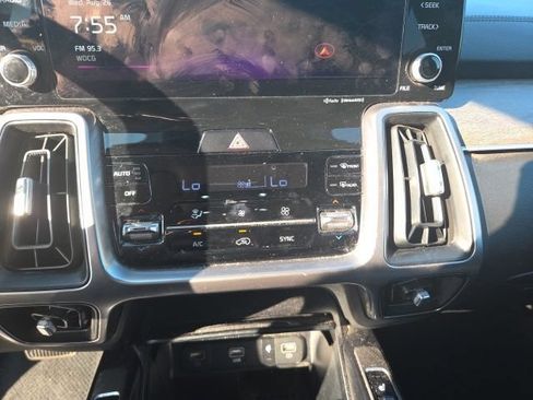 Used 2023 Kia Sorento EX w/ Panoramic Sunroof Package FWD image 21