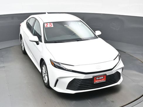 Used 2025 Toyota Camry LE FWD image 35
