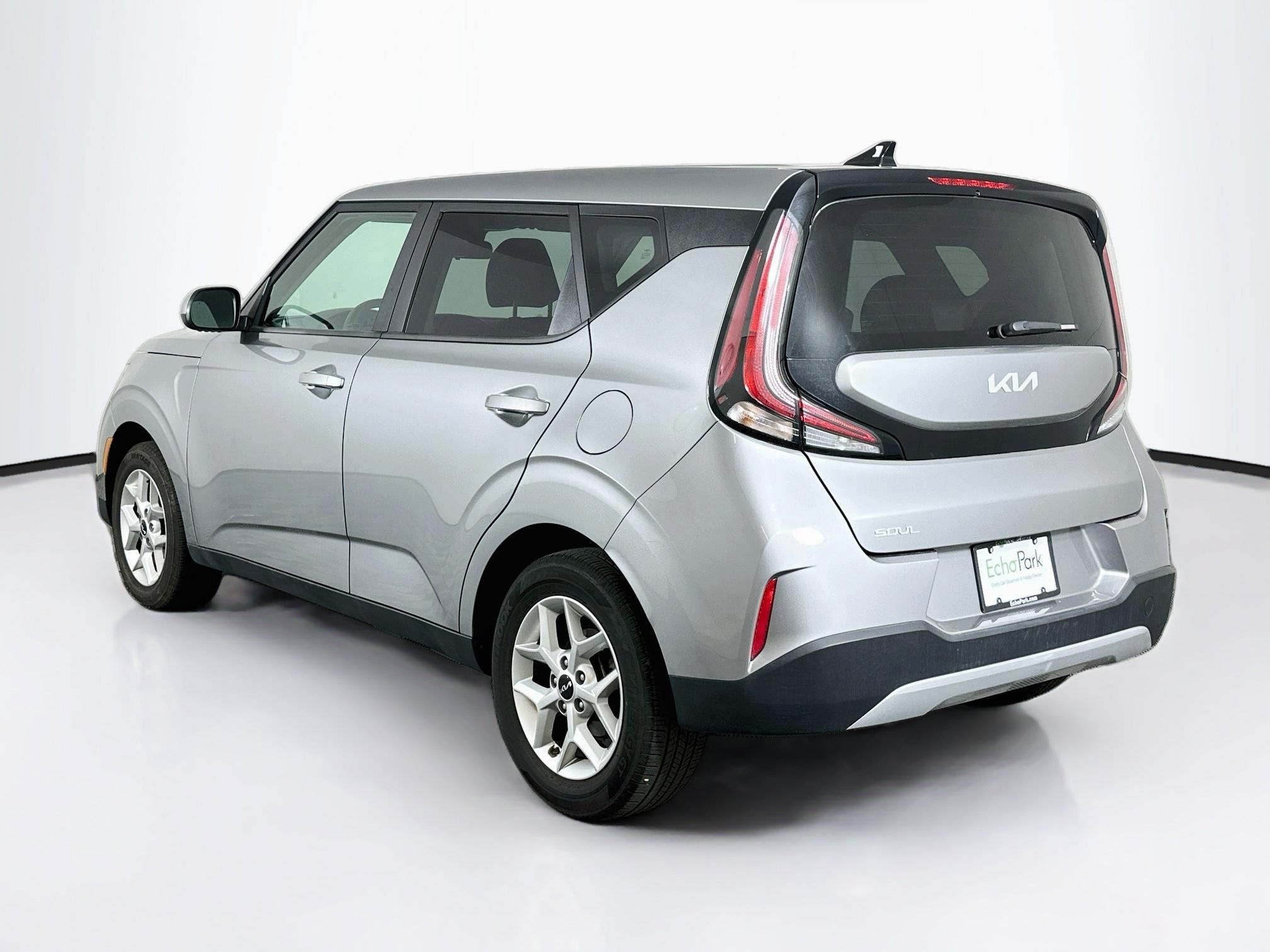 Used 2025 Kia Soul LX w/ LX Technology Package FWD image 5