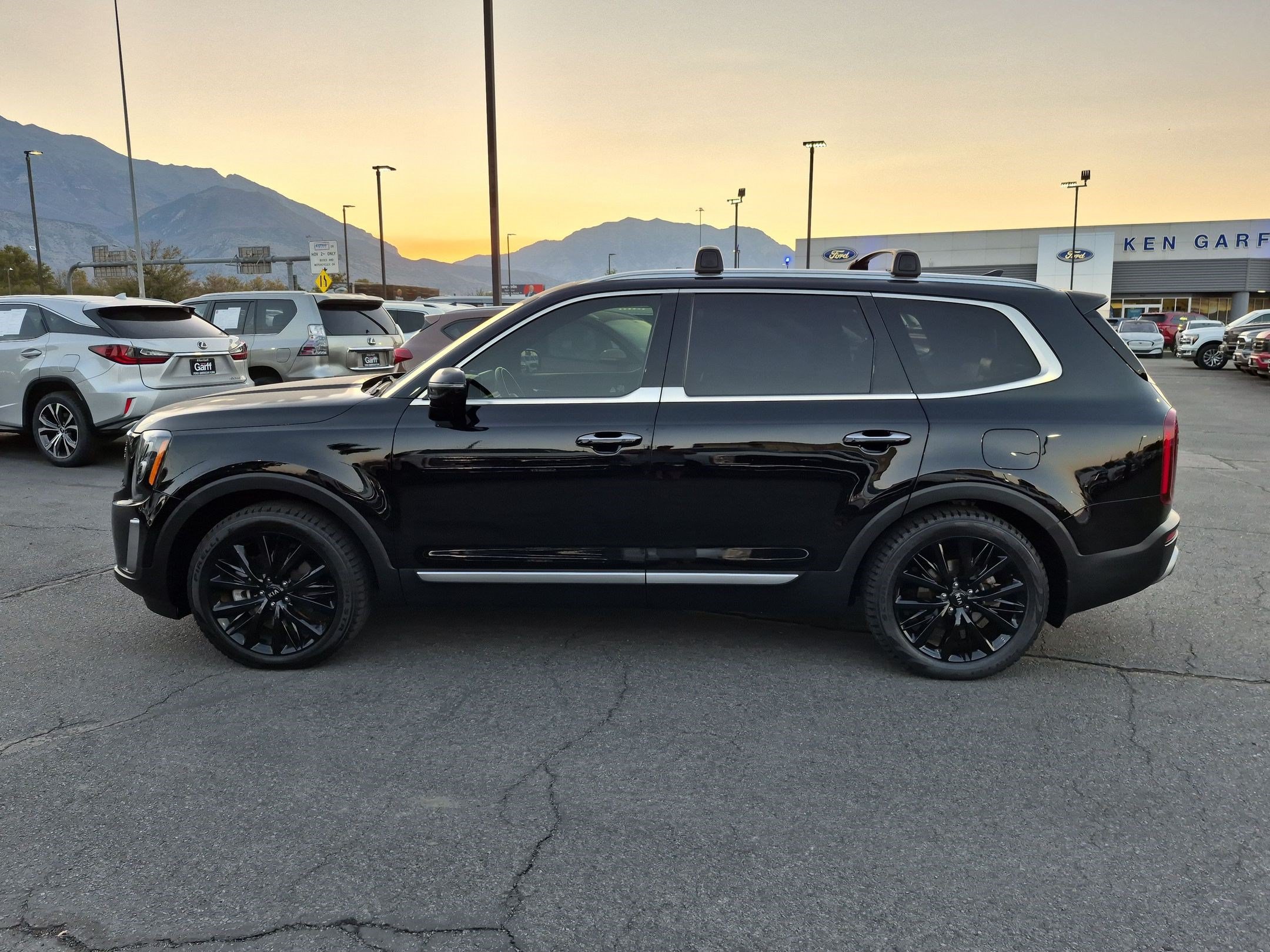 Used 2020 Kia Telluride SX w/ SX Prestige Package AWD/4WD image 9