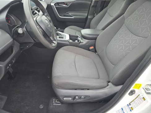 Used 2021 Toyota RAV4 XLE image 17