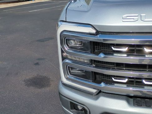 Used 2024 Ford F250 Platinum image 10