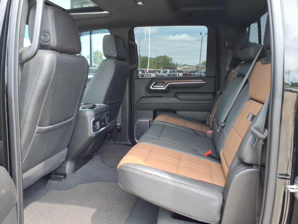 Used 2024 Chevrolet Silverado 3500 High Country w/ High Country Premium Package AWD/4WD image 19