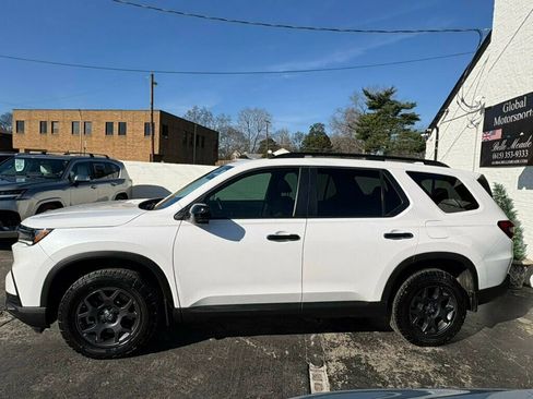 Used 2023 Honda Pilot TrailSport image 2