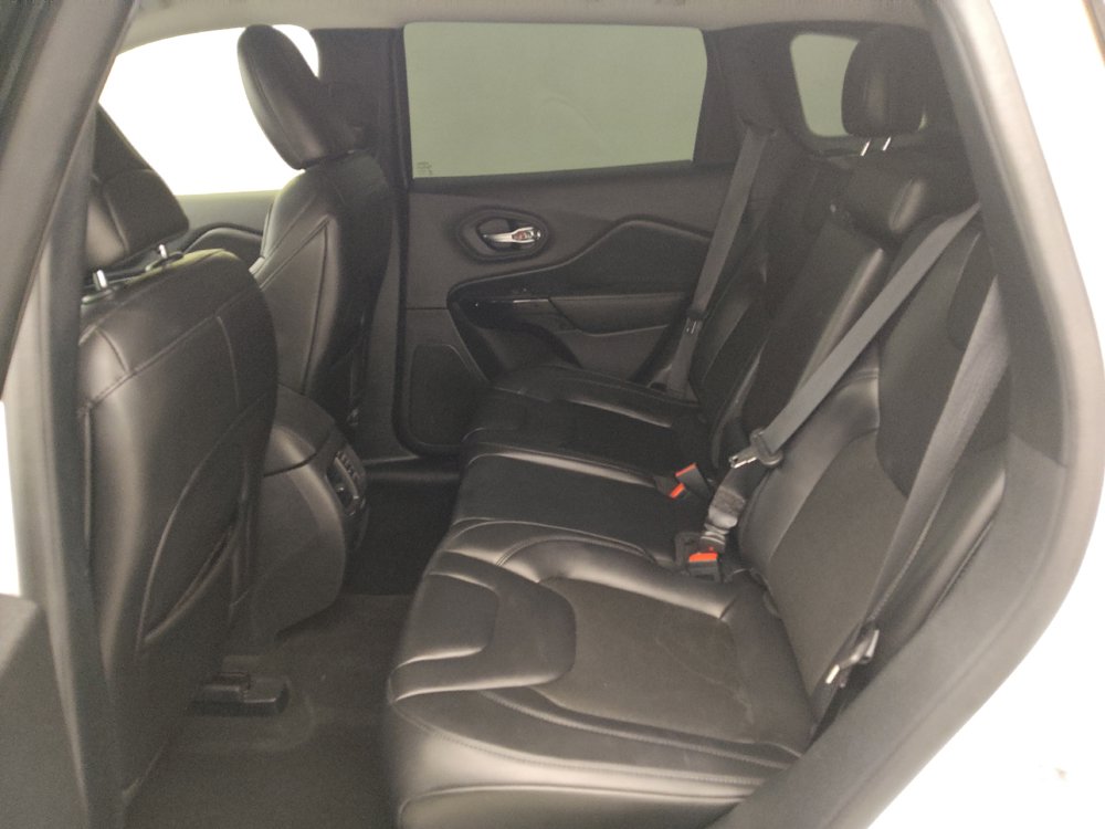 Used 2020 Jeep Cherokee Latitude Plus FWD image 18