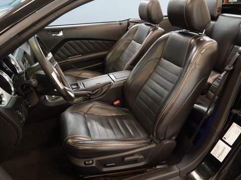 Used 2013 Ford Mustang GT Premium w/ Comfort Pkg RWD image 3