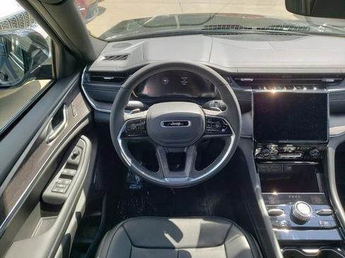 New 2025 Jeep Grand Cherokee Overland image 9