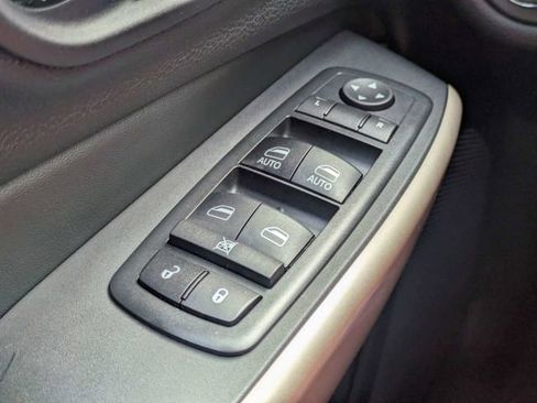 Used 2018 Jeep Cherokee Limited image 25