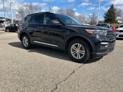 Used 2021 Ford Explorer XLT w/ Equipment Group 202A image 8