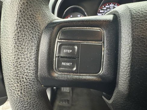 Used 2012 Dodge Avenger SE image 13