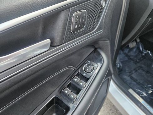 Used 2019 Ford Edge Titanium image 10