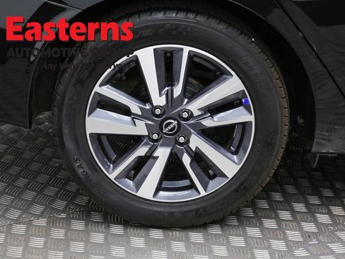 Used 2023 Nissan Versa SV image 30