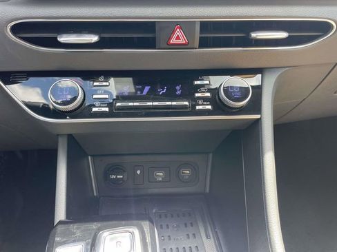 Used 2021 Hyundai Sonata Limited w/ Preferred Accessory Package FWD image 27