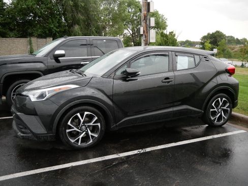 Certified 2018 Toyota C-HR XLE FWD image 3