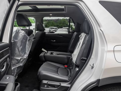 New 2026 Honda Pilot Touring image 10