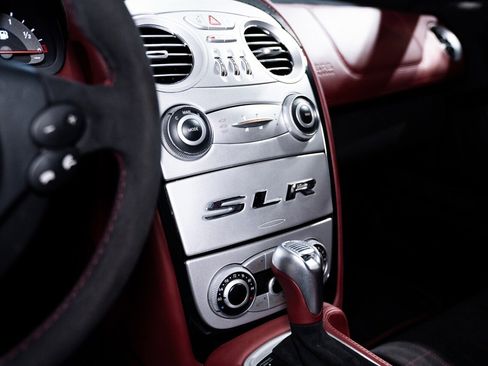 Used 2005 Mercedes-Benz SLR image 12