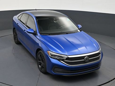 Used 2023 Volkswagen Jetta SE w/ Panoramic Sunroof Package FWD image 18