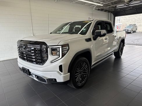 Used 2022 GMC Sierra 1500 Denali Ultimate AWD/4WD image 4