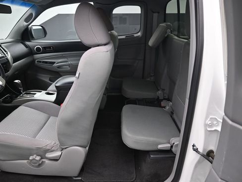 Used 2014 Toyota Tacoma PreRunner image 15