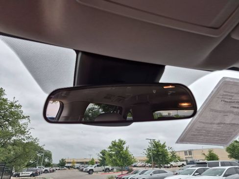 Used 2023 Toyota Highlander L FWD image 28