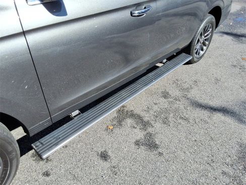 Used 2020 Ford Expedition Max Limited image 11