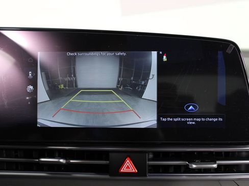 Used 2025 Hyundai Elantra SEL image 27