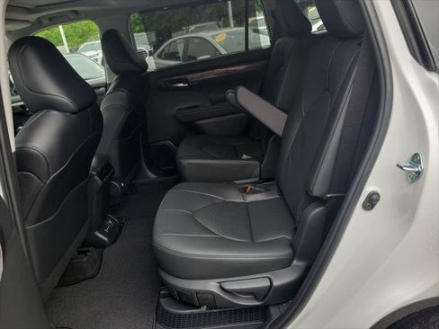Certified 2026 Toyota Highlander Limited AWD/4WD image 16